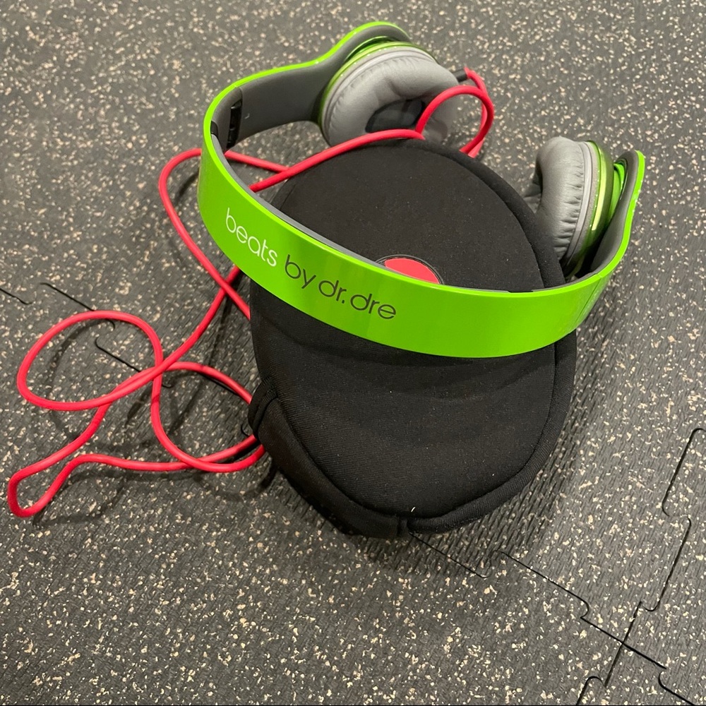 Beats by Dre solo hd green excellent condition